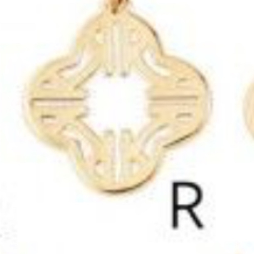 ISO Stella and Dot R cloverleaf. Gold Or silver.
